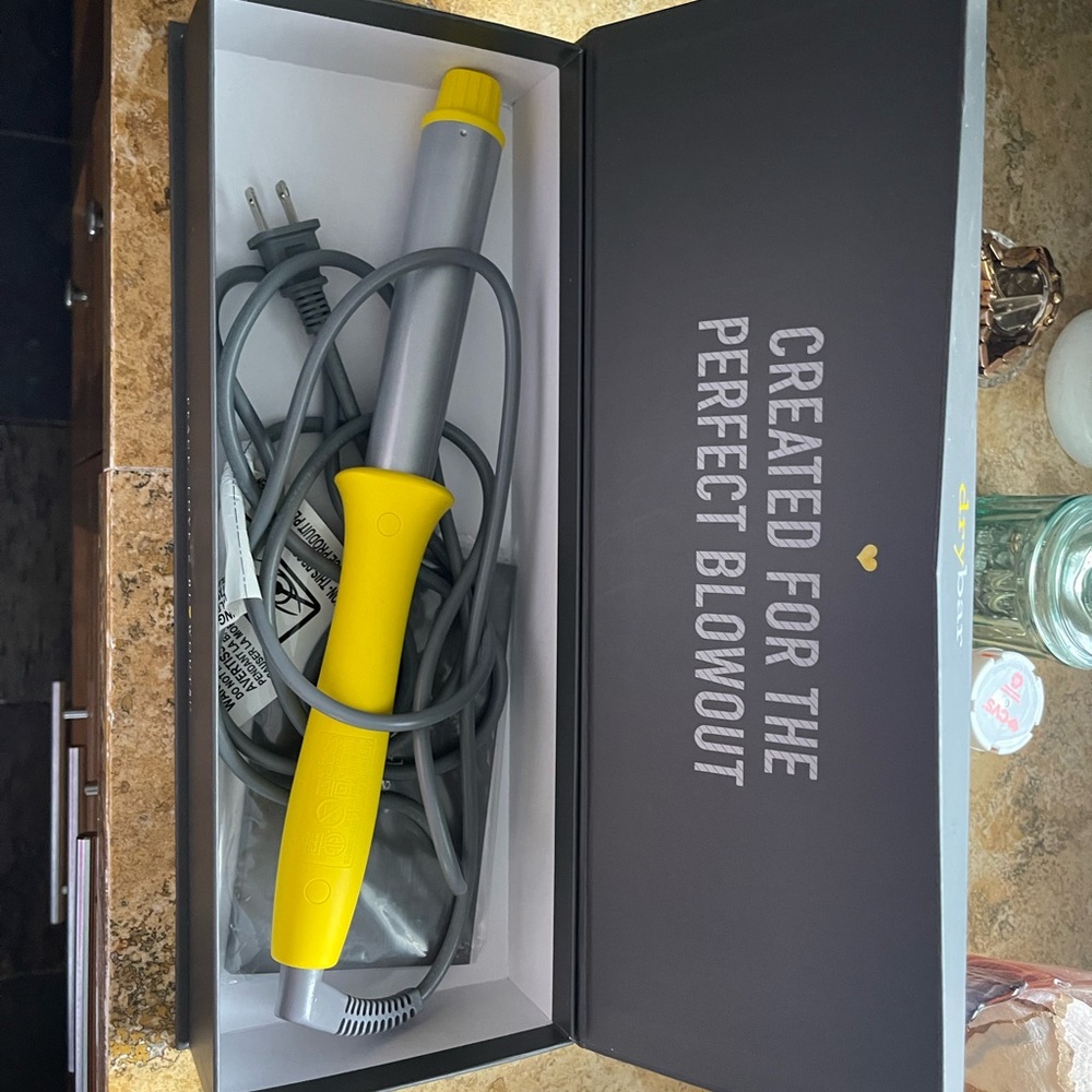 Drybar - Picture 3 of 3